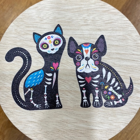 NWOT. Sand + Paws, 2-wick, 12oz., jar candle with lid. - Picture 1 of 8